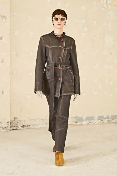 Look 15
